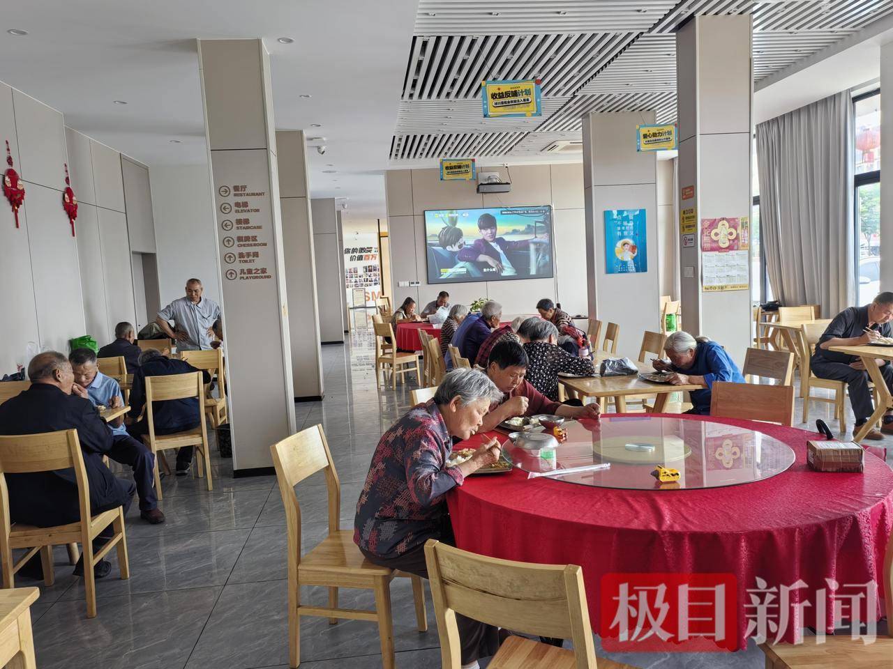 江西老人步行跨省去浙江干饭，80岁以上每餐仅需1元，网友：这是实实在在的便民