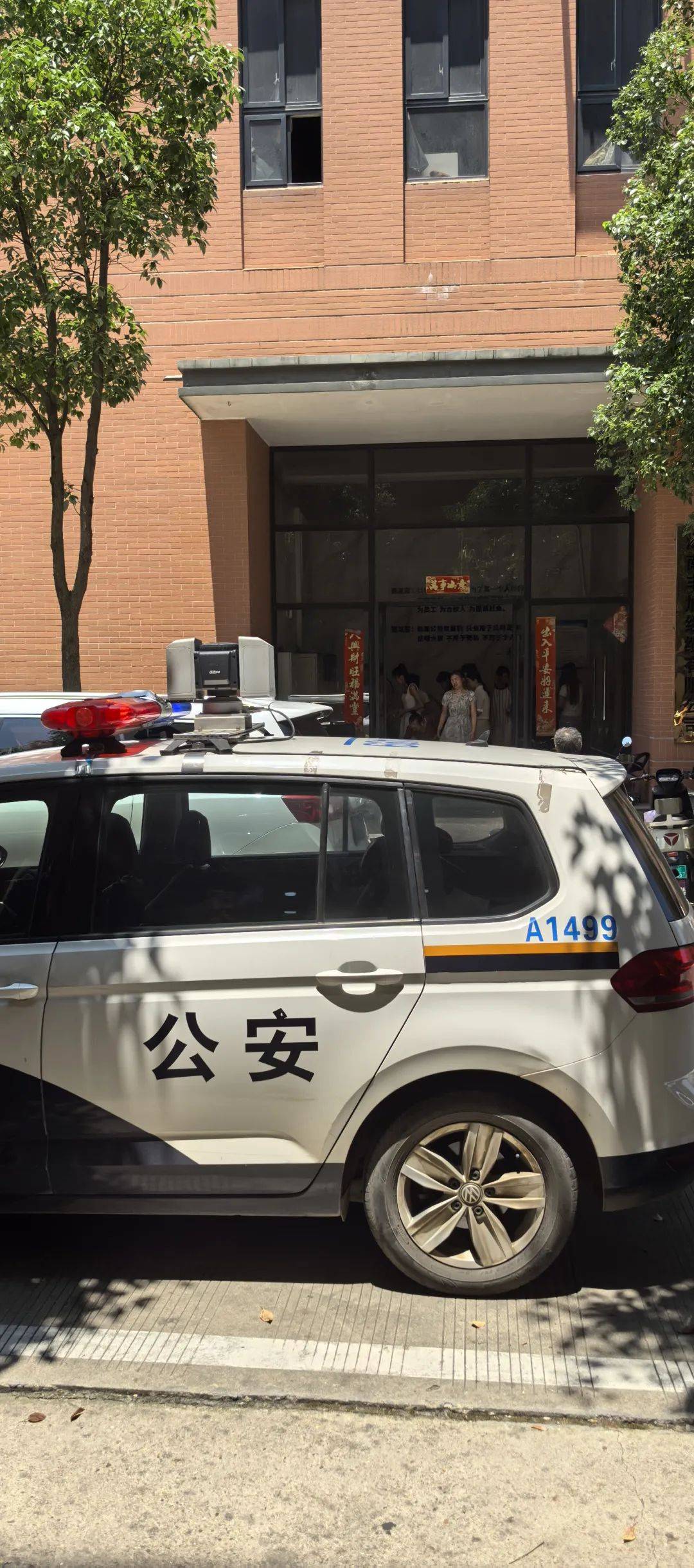 长沙一消费者称买到不达标电缆,公司负责人推搡记者砸坏摄像机,律师:刑事立案概率高