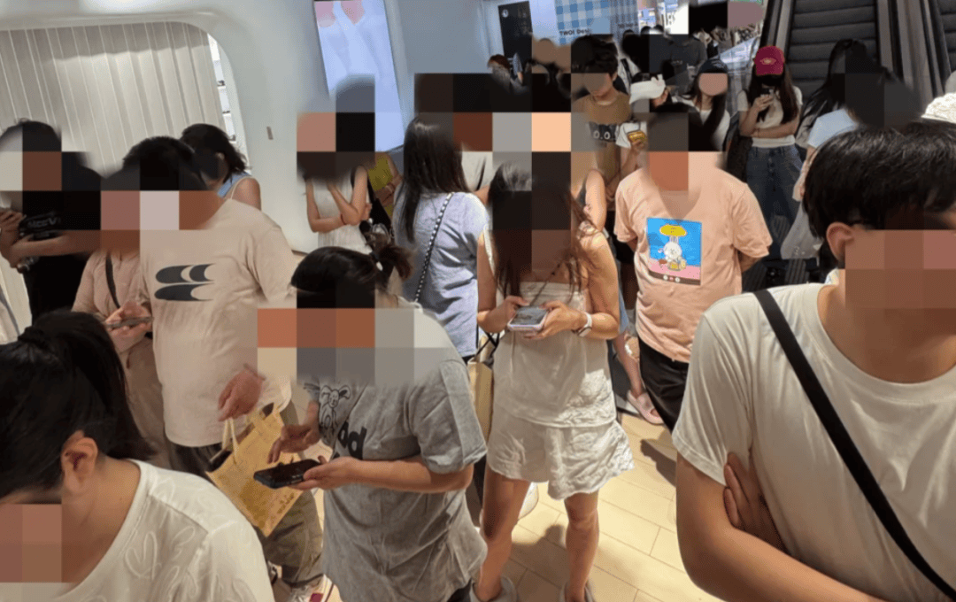 开业第一天就闭店！人多到崩溃，排队超8小时，品牌道歉，补偿方案公布！