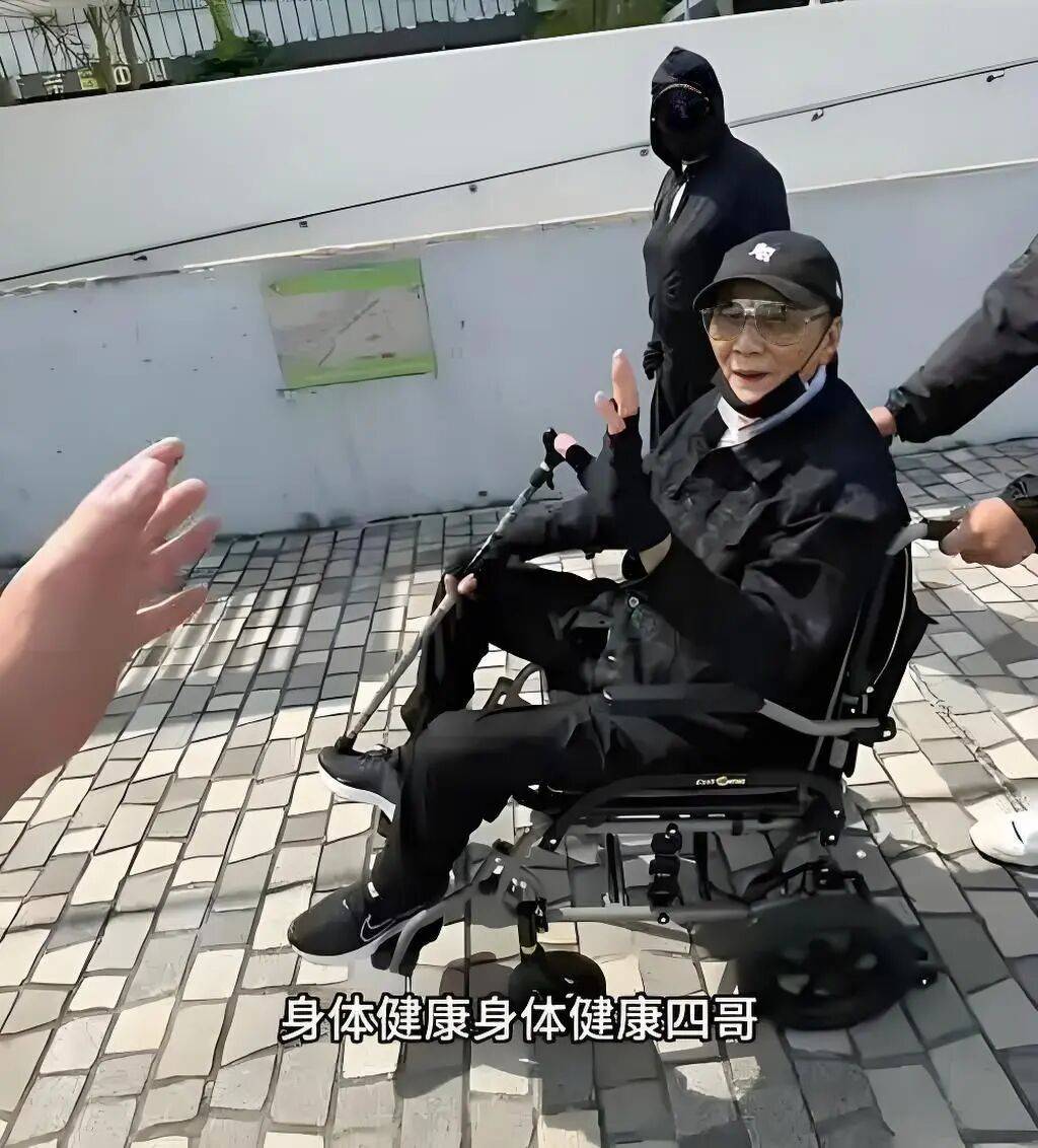 考古|89岁谢贤现身依旧时髦!与小49岁女友分手后开搞事业,疑已交代后事的他太潇洒