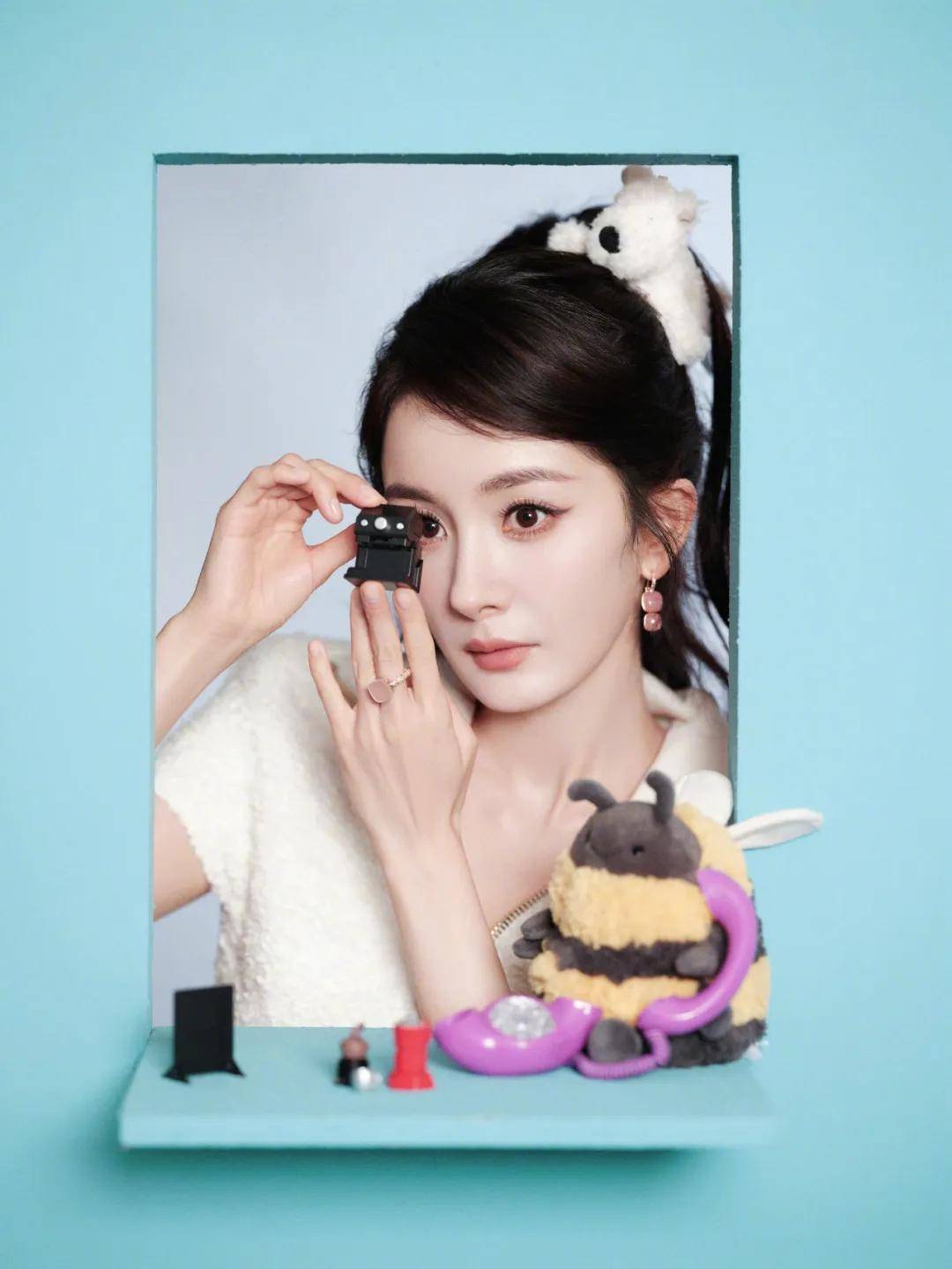 杨幂把钥匙扣扎在马尾上，瞬间实现满39减20！