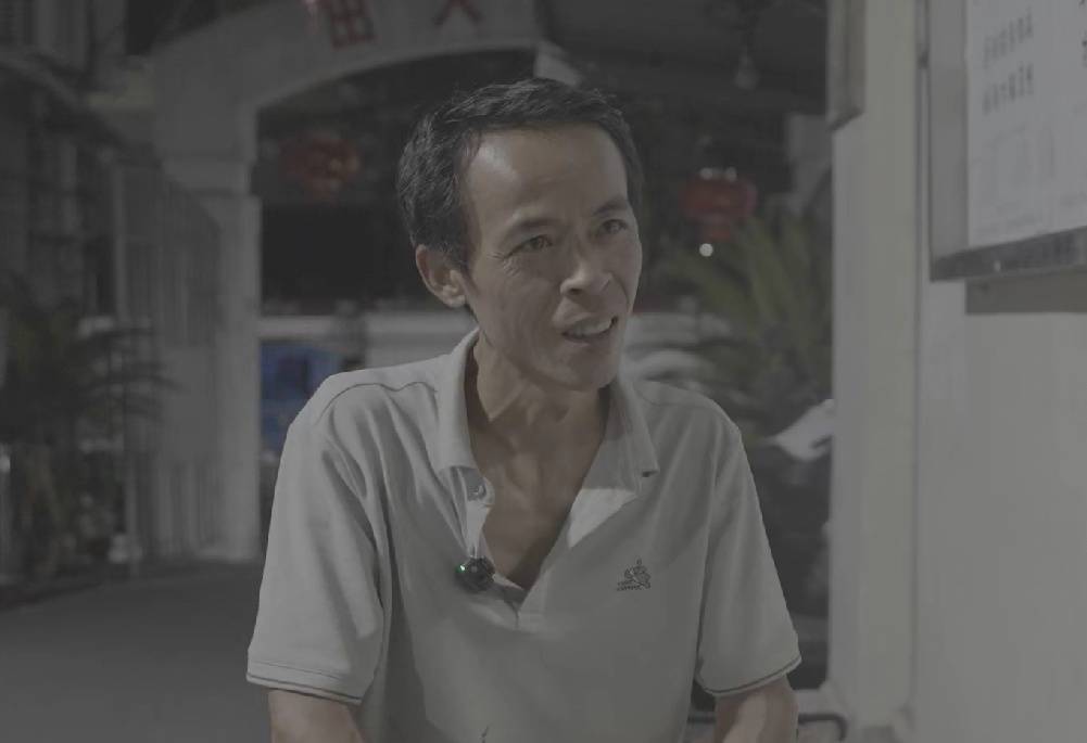 景德镇“鸡排哥”回应只睡四小时:顾客雨中排队,我根本不能算累