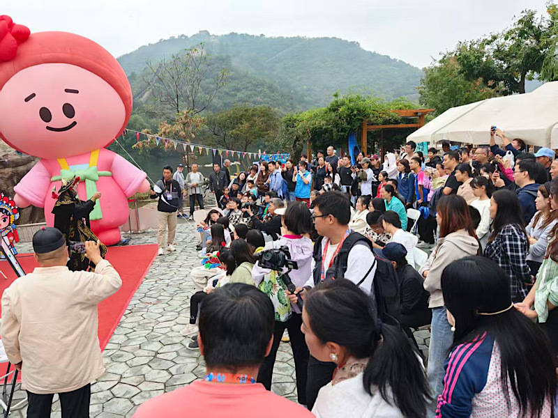 2025怀柔国潮文化季戏剧市集亮相黄花城水长城