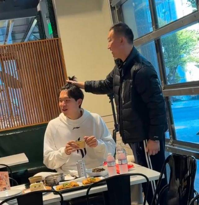 一起来为小杨加油!杨瀚森将代表开拓者出战NBA常规赛,首战面对森林狼对方内线长人林立