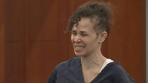 美国女子杀害男友后嫁给他的儿子，认罪后翻供