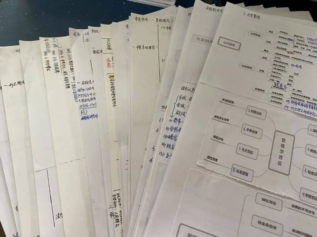 35岁后,他们决定去考公