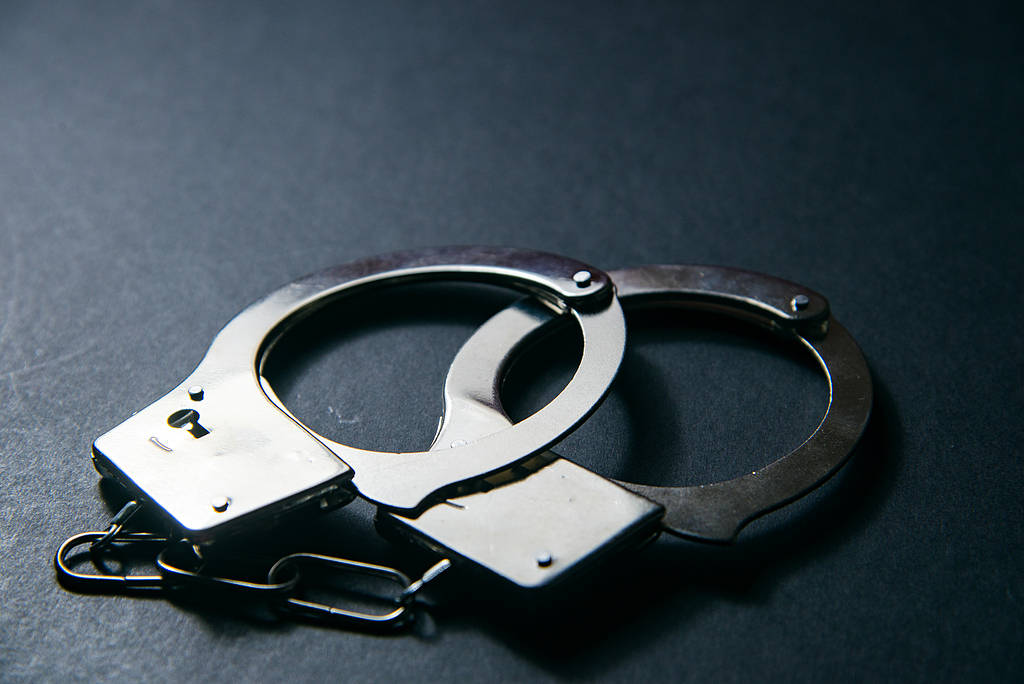 “反杀”入侵住宅的狗主人，认定正当防卫恐怕有点难