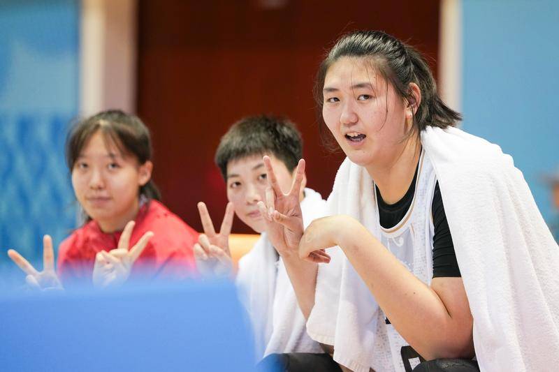 2米26张子宇率队夺金无悬念 场均26分命中率94.4%