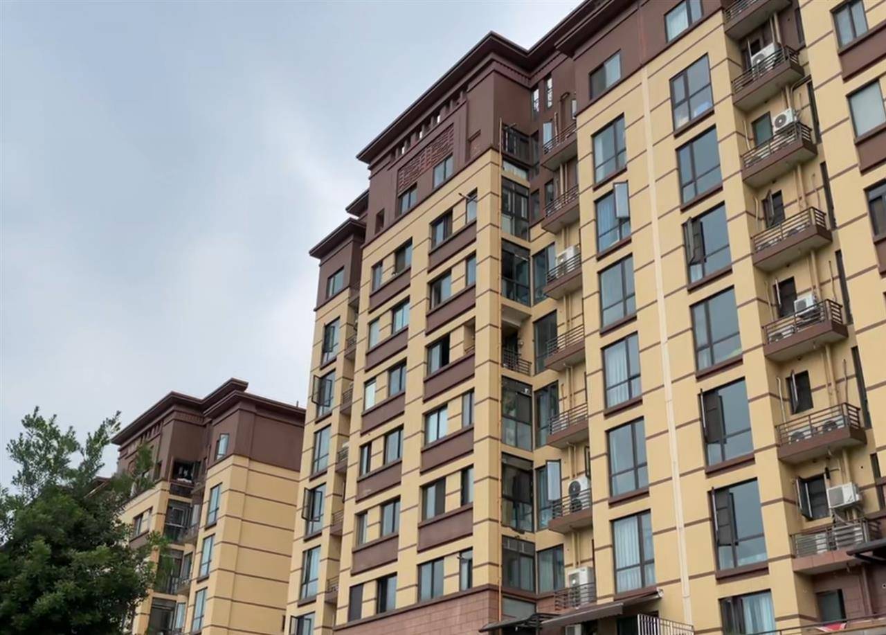 “成都27岁女子家门口被害案”20日开庭,凶手被鉴定有精神分裂症,被害人母亲:这不是躲避刑罚的借口