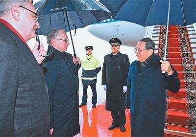 李强赴莫斯科出席上海合作组织成员国政府首脑（总理）理事会第二十四次会议